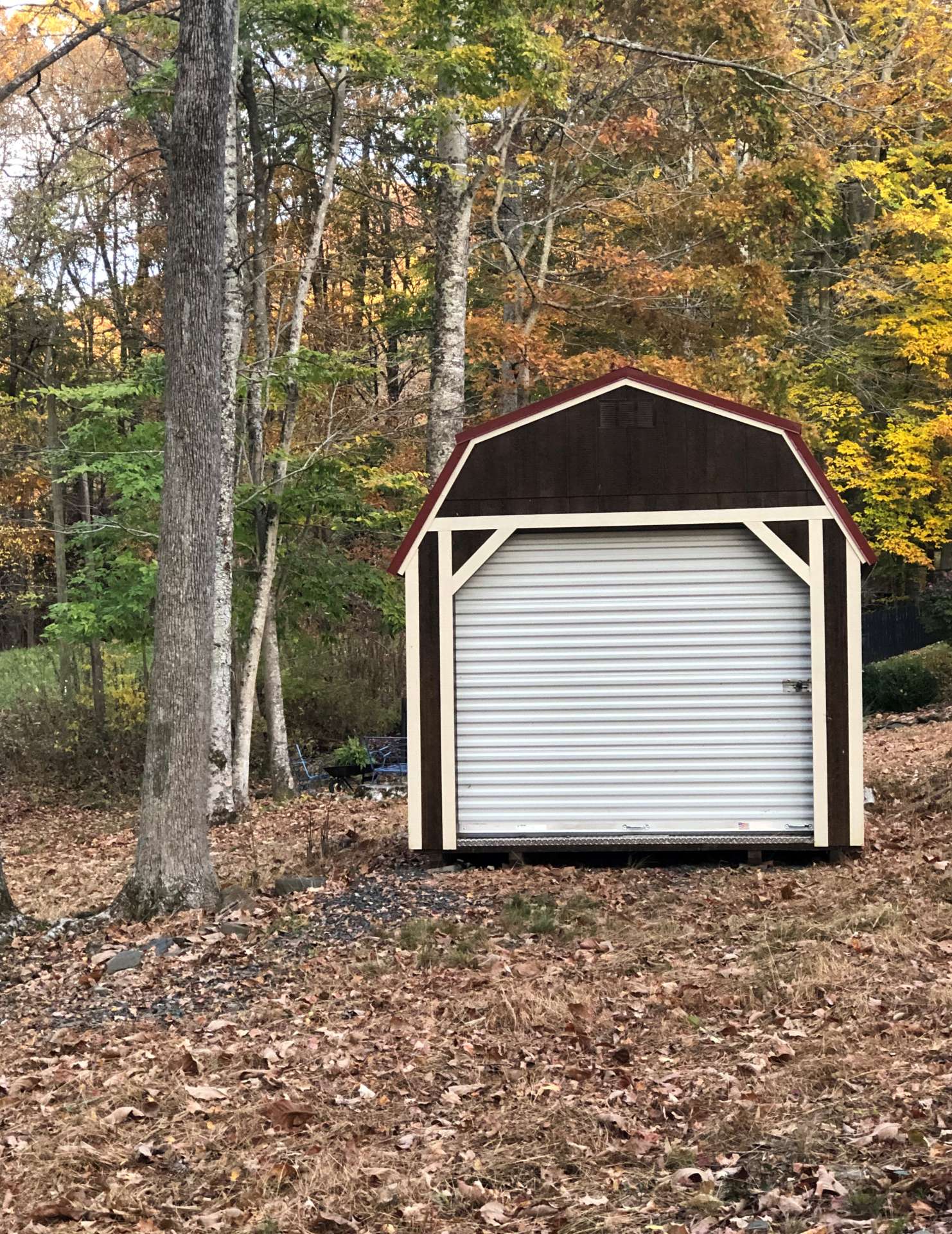 Storage building that conveys with the home